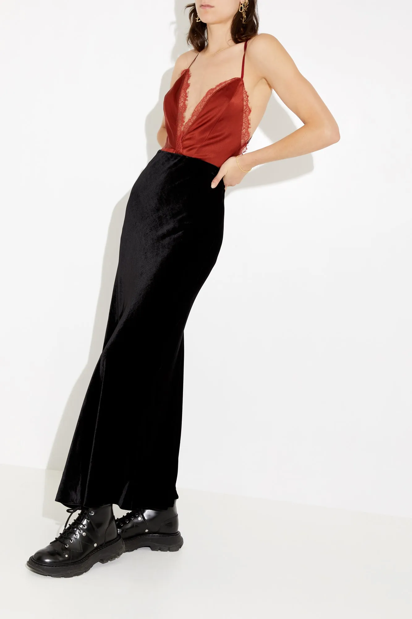 BIANCA VELVET SKIRT {BLACK}