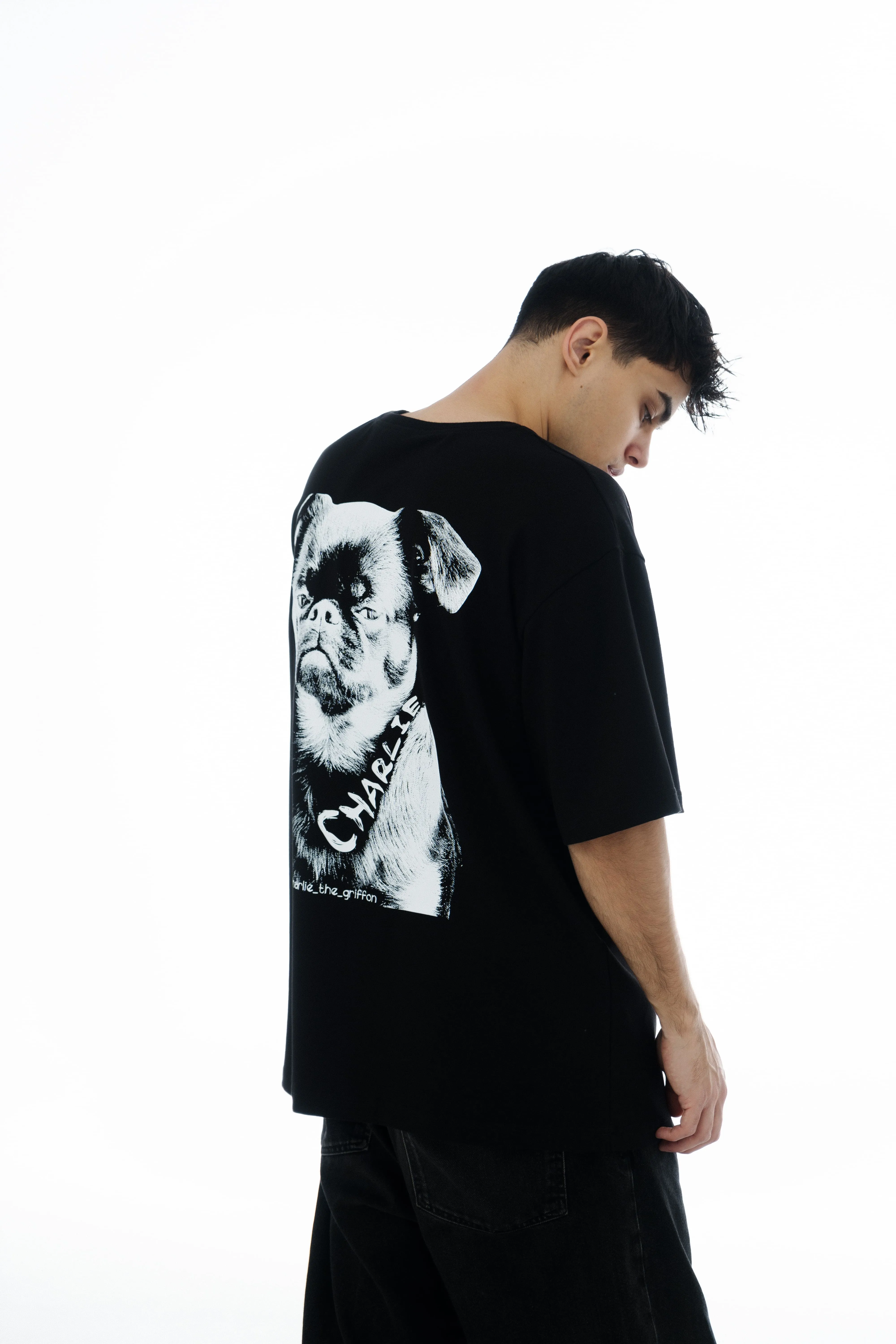 Black Oversized Unisex T-Shirt with "Charlie Griffon" Print – Premium Style from Zlitay