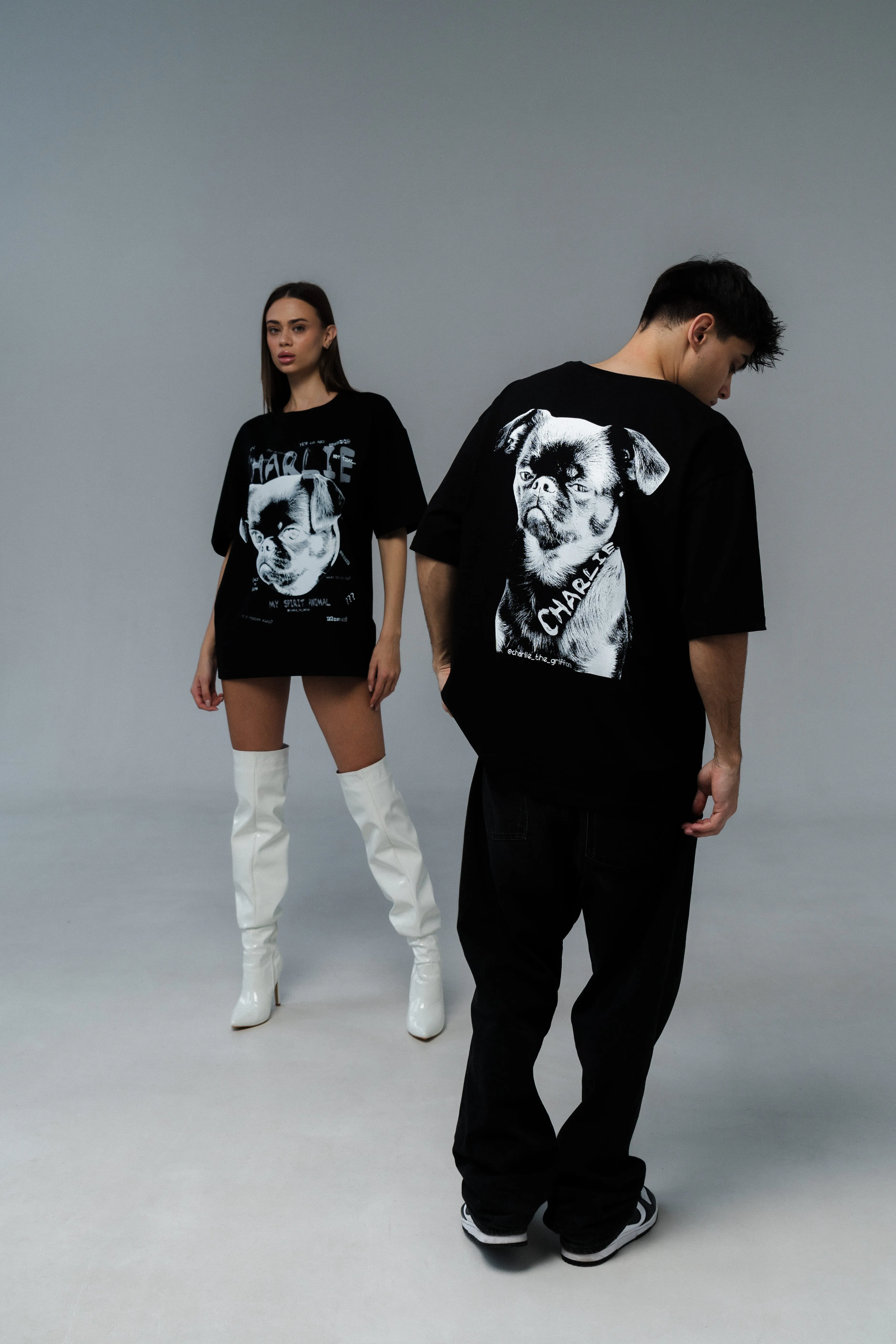 Black Oversized Unisex T-Shirt with "Charlie Griffon" Print – Premium Style from Zlitay