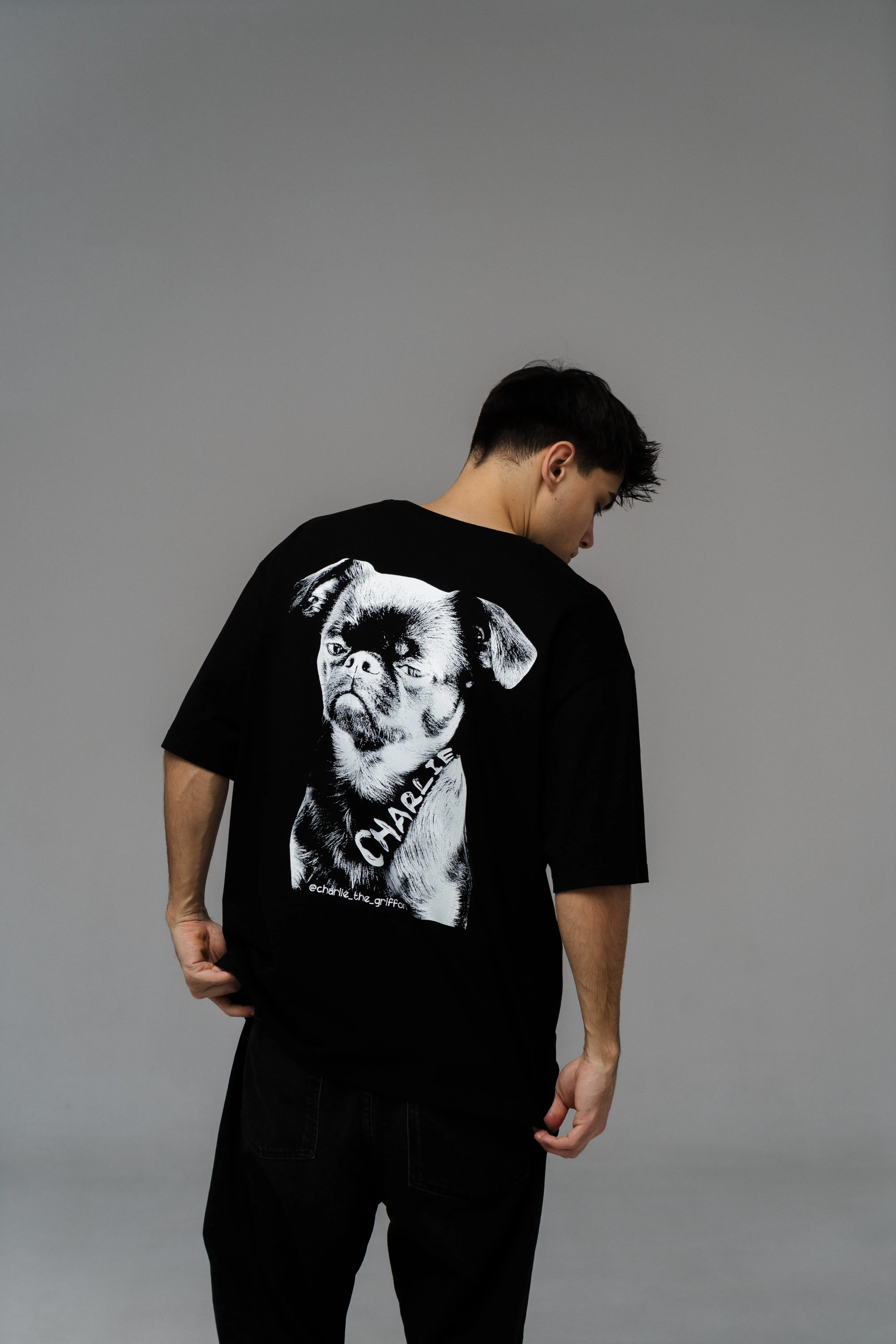 Black Oversized Unisex T-Shirt with "Charlie Griffon" Print – Premium Style from Zlitay