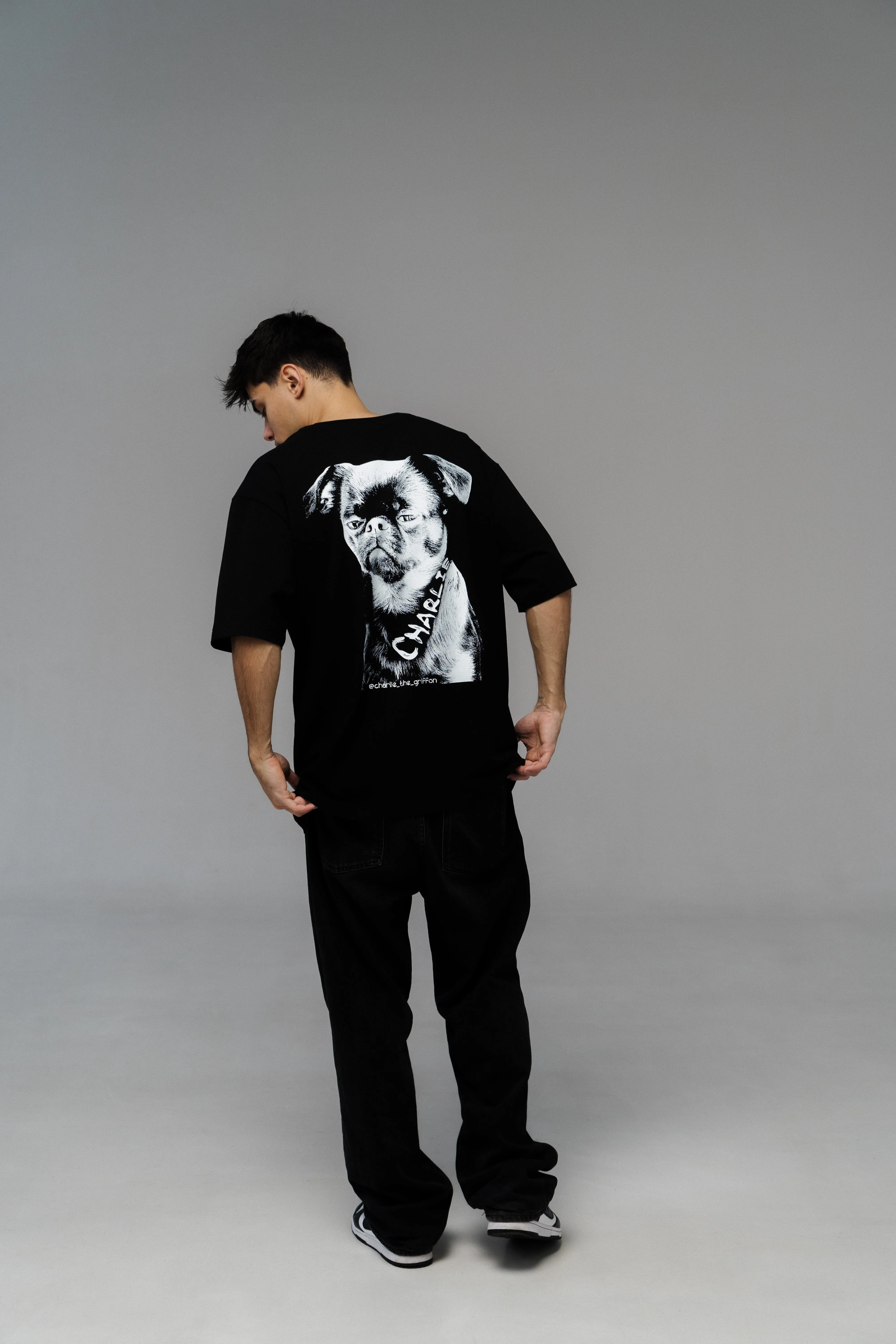 Black Oversized Unisex T-Shirt with "Charlie Griffon" Print – Premium Style from Zlitay